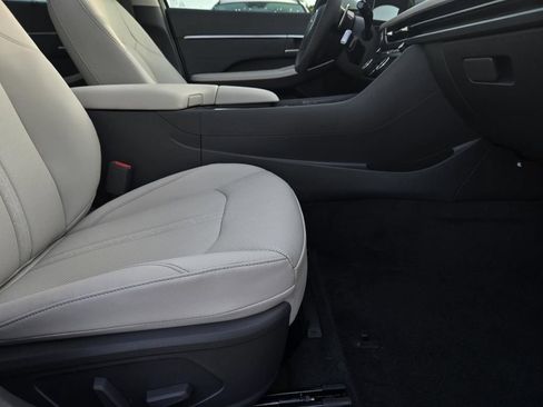 New 2025 Hyundai Sonata Limited FWD image 9