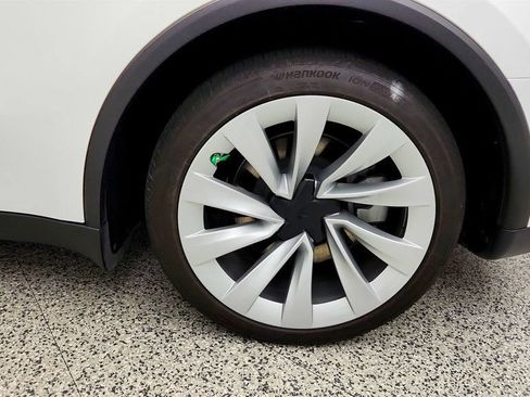 Used 2026 Tesla Model Y AWD image 9