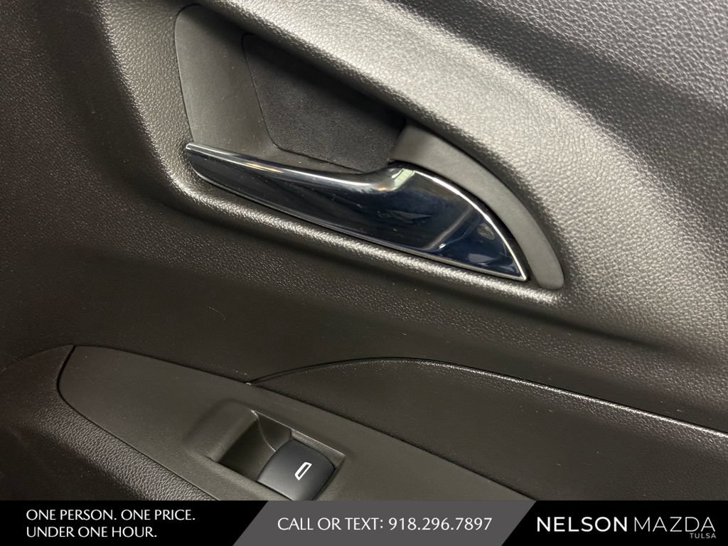 Used 2024 Chevrolet Trax LT w/ LT Convenience Package FWD image 39