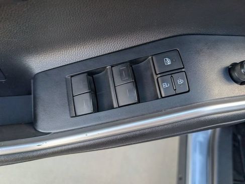 Used 2020 Toyota Highlander XLE FWD image 22