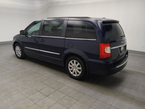 Used 2015 Chrysler Town & Country Touring FWD image 3