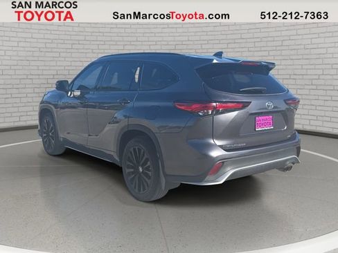 Used 2024 Toyota Highlander XSE image 7