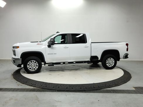 Used 2025 Chevrolet Silverado 2500 LT AWD/4WD image 5