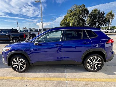 Used 2025 Toyota Corolla Cross XLE FWD image 6