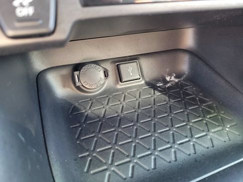 Used 2021 Toyota RAV4 XLE FWD image 16