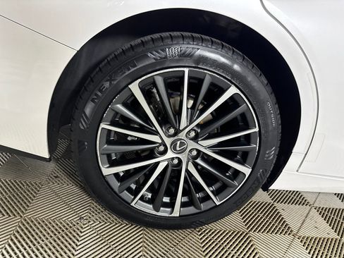 Used 2024 Lexus ES 350 w/ Premium Package FWD image 34
