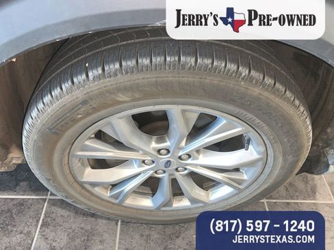 Used 2020 Ford Explorer XLT w/ Equipment Group 202A image 5