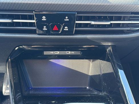 Used 2024 Volkswagen Golf R image 7