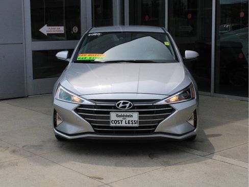 Used 2020 Hyundai Elantra SE w/ Cargo Package (C1) FWD image 2