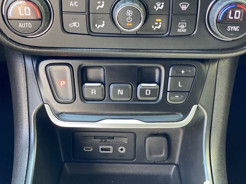 Used 2020 GMC Terrain SLT w/ Preferred Package AWD/4WD image 26