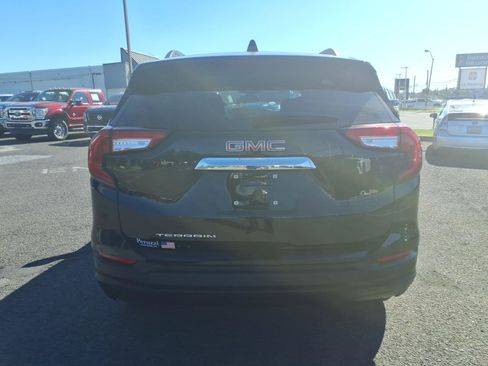 Used 2022 GMC Terrain SLE w/ Driver Convenience Package FWD image 4