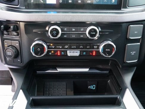 Used 2024 Ford F350 Platinum image 32