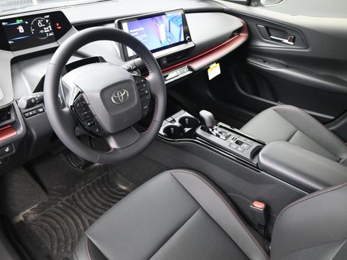New 2025 Toyota Prius Plug-In Hybrid image 13