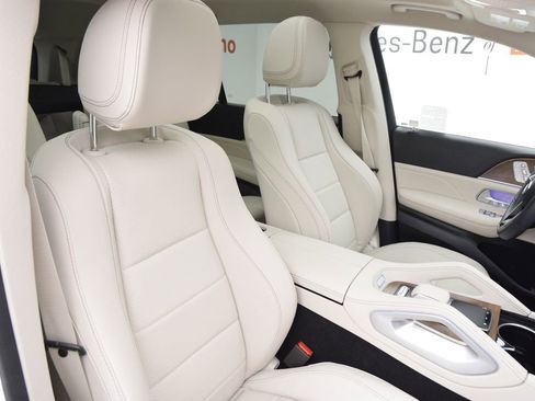 Used 2025 Mercedes-Benz GLS 450 4MATIC image 17