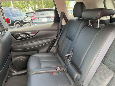 Used 2017 Nissan Rogue SL FWD image 9