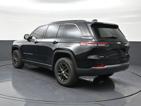 Used 2024 Jeep Grand Cherokee Laredo X w/ Luxury Tech Group I AWD/4WD image 3