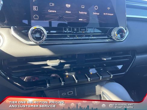 Used 2025 GMC Canyon Elevation image 28