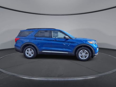 Used 2022 Ford Explorer XLT w/ Equipment Group 202A image 9