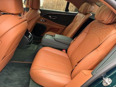 Used 2025 Bentley Flying Spur Plug-In Hybrid image 13