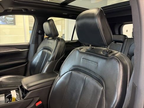 Used 2022 Jeep Grand Cherokee Overland AWD/4WD image 15