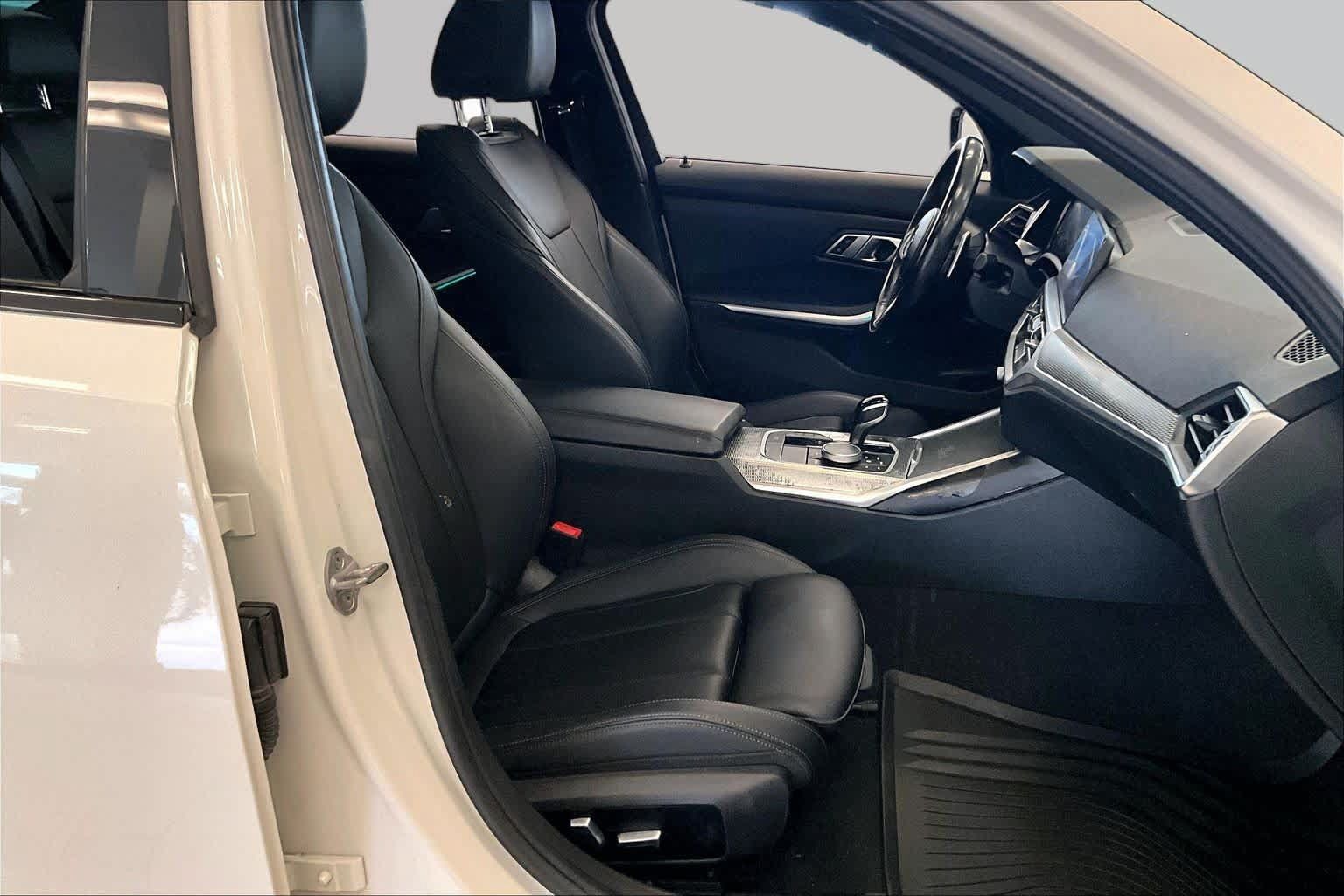 Used 2022 BMW 330e w/ M Sport Package RWD image 8
