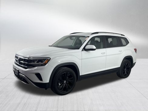 Certified 2023 Volkswagen Atlas SE w/ Black Wheel Package image 3
