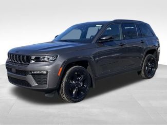 New 2026 Jeep Grand Cherokee Limited w/ Limited Altitude Package AWD/4WD video 3