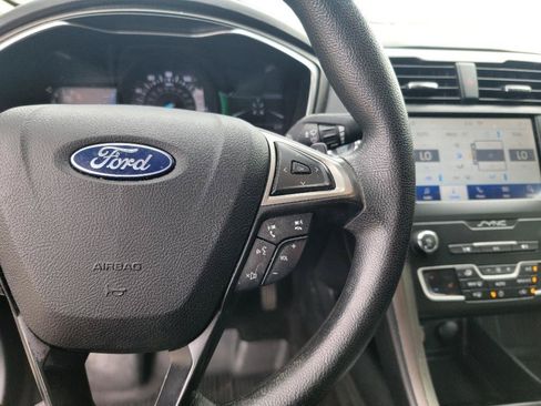 Used 2020 Ford Fusion SE AWD/4WD image 16