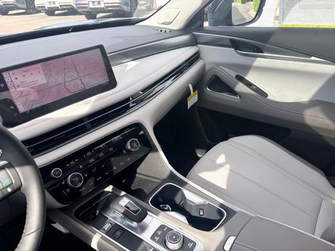 New 2026 INFINITI QX60 Luxe image 11