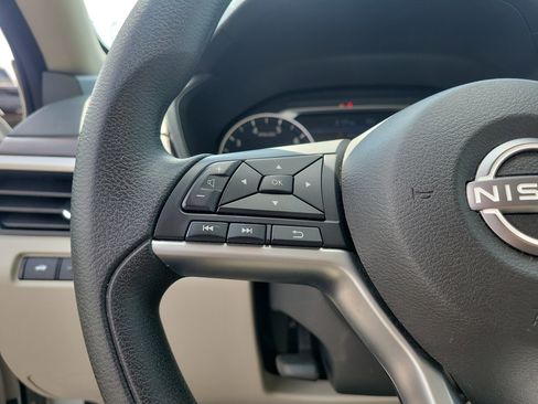 Used 2025 Nissan Altima 2.5 SV FWD image 19