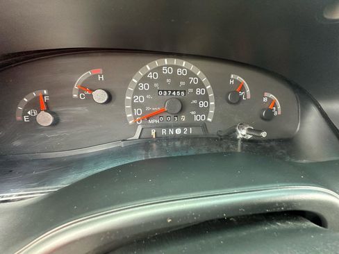 Used 2000 Ford E-350 and Econoline 350 Super Duty RWD image 29