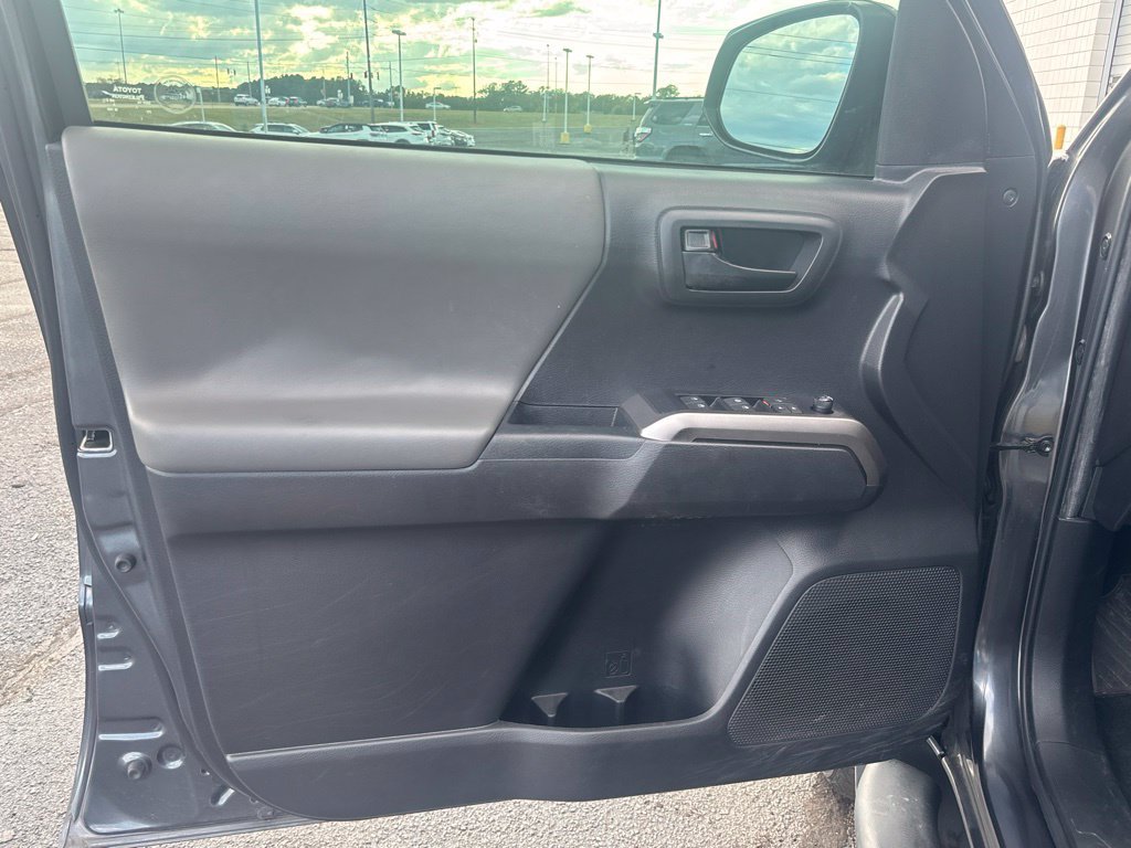 Used 2022 Toyota Tacoma SR5 RWD image 7