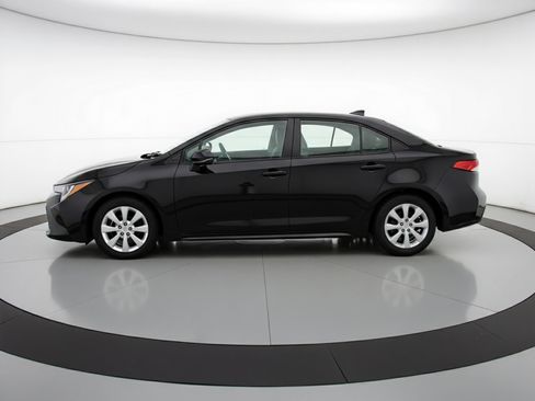 Used 2025 Toyota Corolla LE image 5