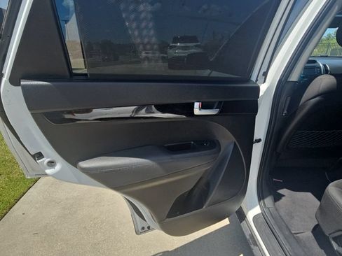 Used 2015 Kia Sorento LX FWD image 14