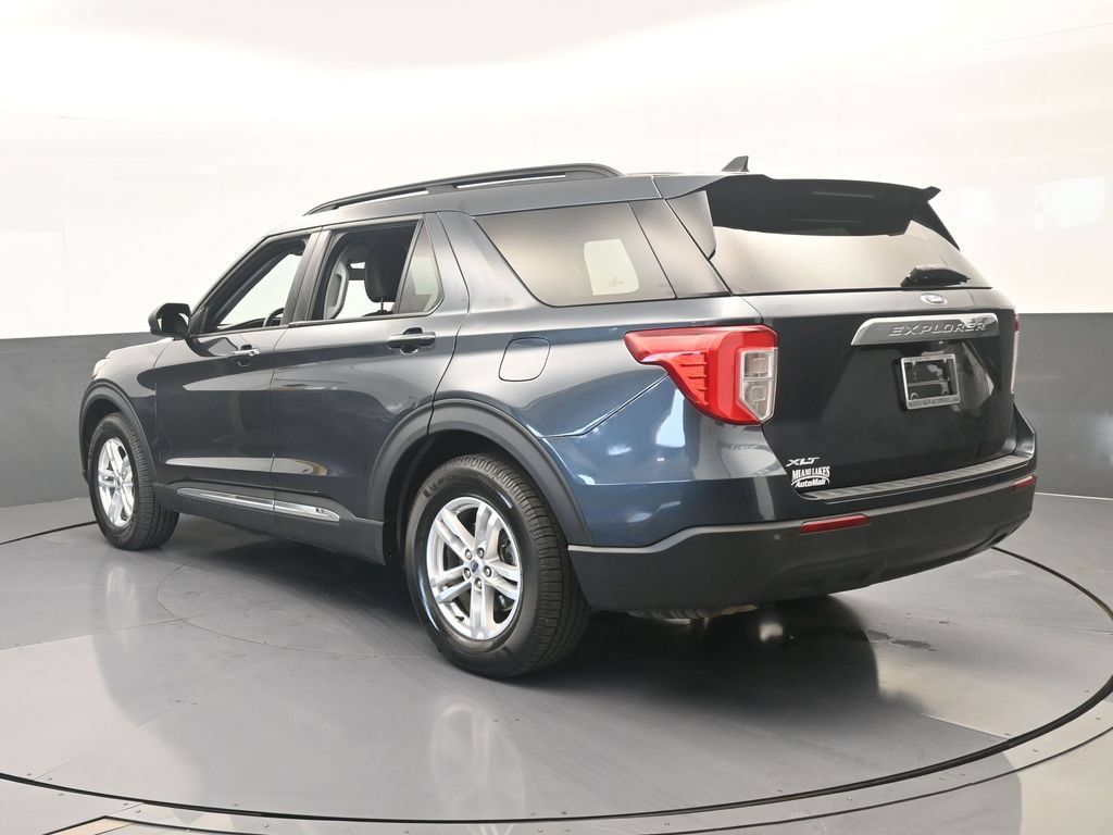 Used 2023 Ford Explorer XLT RWD image 4