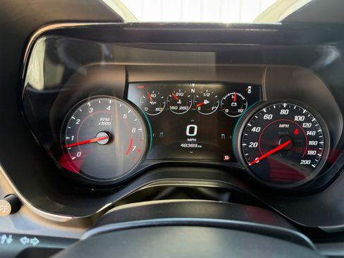Used 2018 Chevrolet Camaro SS RWD image 7