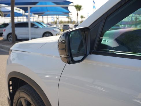 Used 2025 Honda Pilot Black Edition image 11