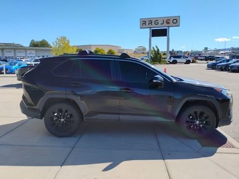 Used 2021 Toyota RAV4 XLE Premium AWD/4WD image 4