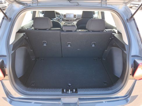 Used 2025 Hyundai Venue SEL FWD image 12