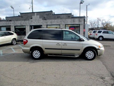 Used 2005 Chrysler Town & Country LX w/ Popular Equipment Group I image 2