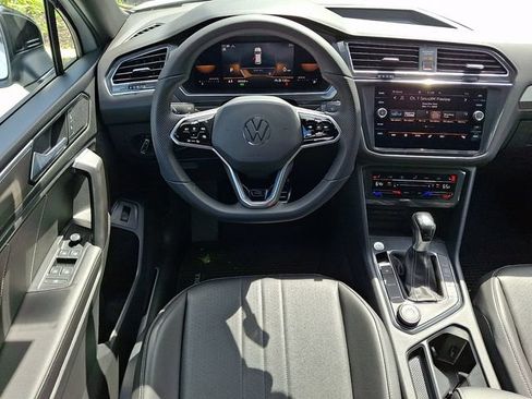 Used 2022 Volkswagen Tiguan SE R-Line AWD/4WD image 11
