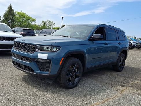 New 2026 Jeep Grand Cherokee L Limited AWD/4WD image 4