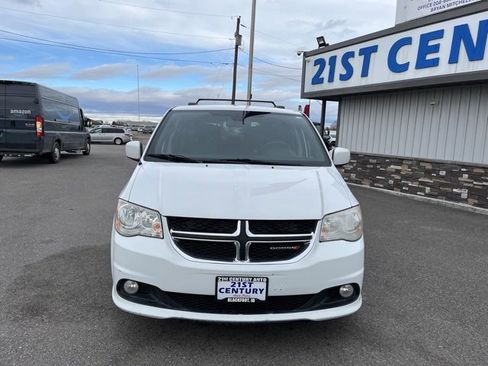 Used 2018 Dodge Grand Caravan SXT image 4