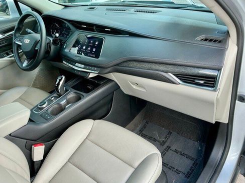Used 2020 Cadillac XT4 Premium Luxury image 16