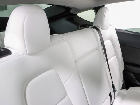 Used 2025 Tesla Model Y Long Range image 26