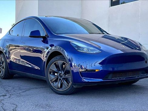 Used 2025 Tesla Model Y Long Range RWD image 2