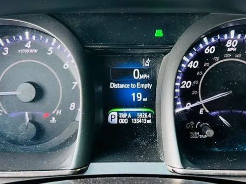 Used 2016 Toyota Avalon Limited w/ Toyota Safety Sense Package FWD image 13