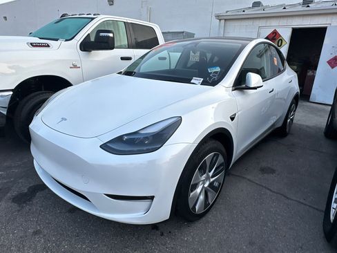 Used 2023 Tesla Model Y Long Range image 2
