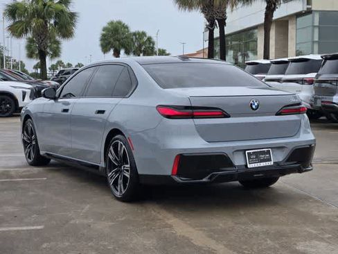 Used 2023 BMW 740i w/ Parking Assistance Package RWD image 4
