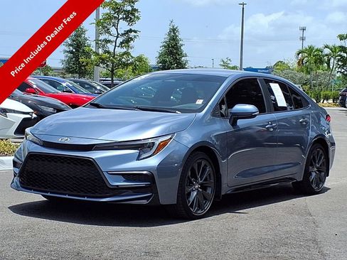 Used 2025 Toyota Corolla SE FWD image 3